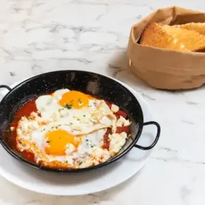 Shakshuka eggs